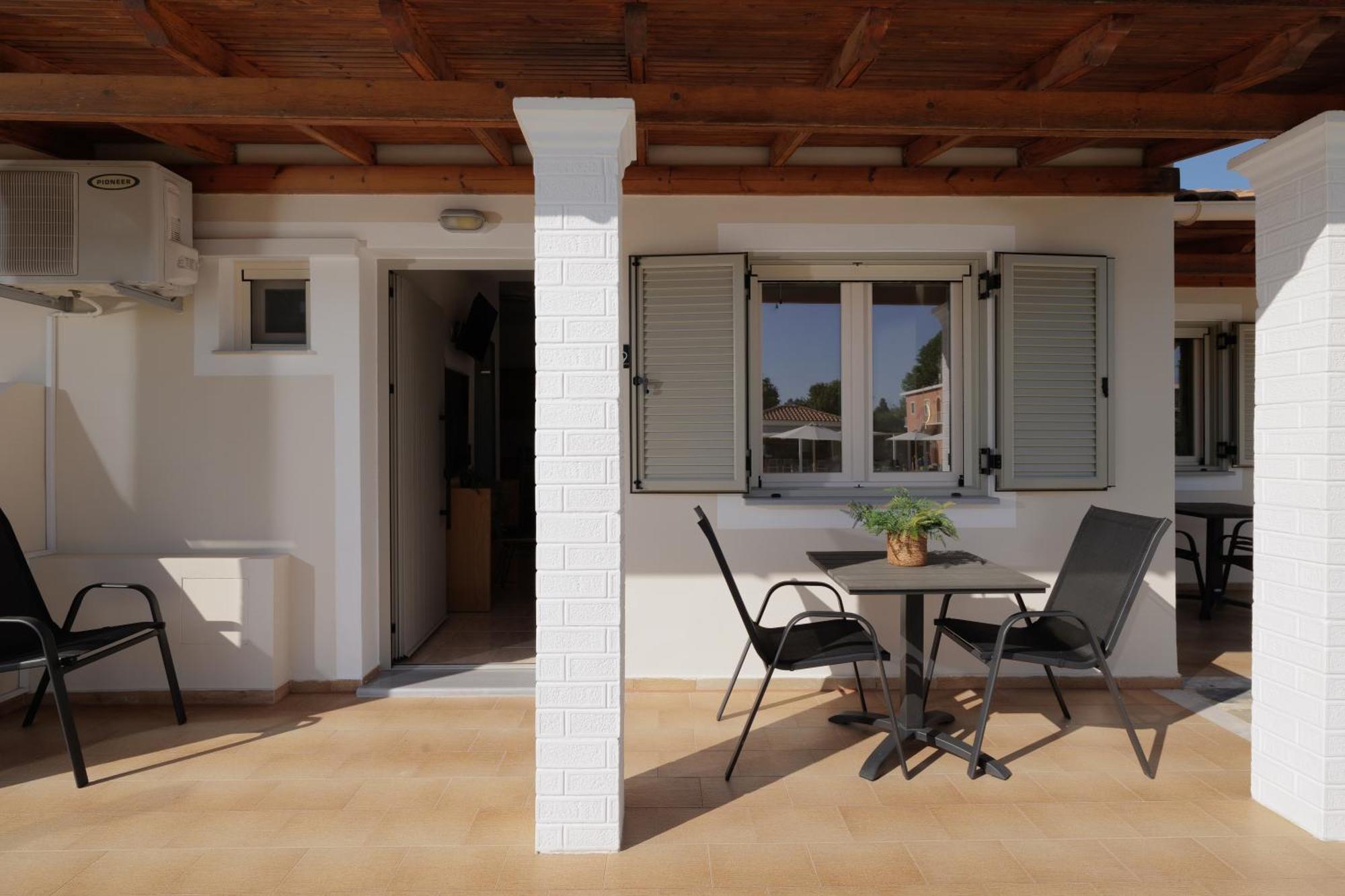Santos & Apartment Dassia (Corfu)